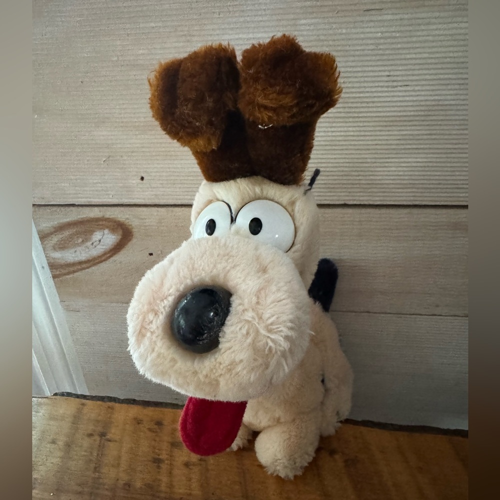 Vintage 1983 Garfield Odie Dakine Cream and Brown Plush Dog Toy